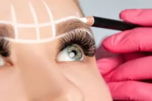 Cara Membuat Alis dengan Pensil Alis