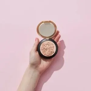 Loose Powder atau Bedak Tabur 