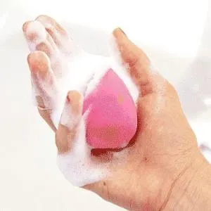 Mencuci Beauty Blender dan Spon Bedak 