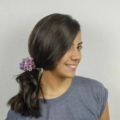 Ikat Rambut Samping dengan Jepit Rambut