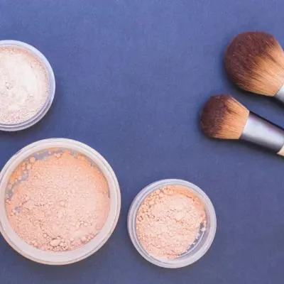 Set Makeup dengan Bedak