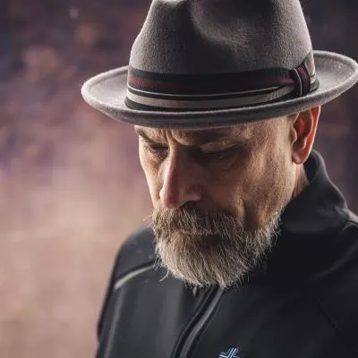 1. Topi Fedora