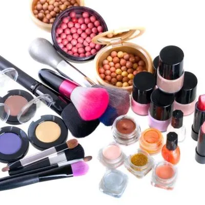 7. Coba Produk Sebelum Membeli (Jika Bisa)