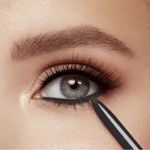 Eyeliner di Waterline Aman Asalkan Digunakan dengan Tepat