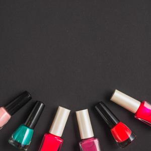 Cat Kuku Berwarna Gelap Atau Top Nail Coat