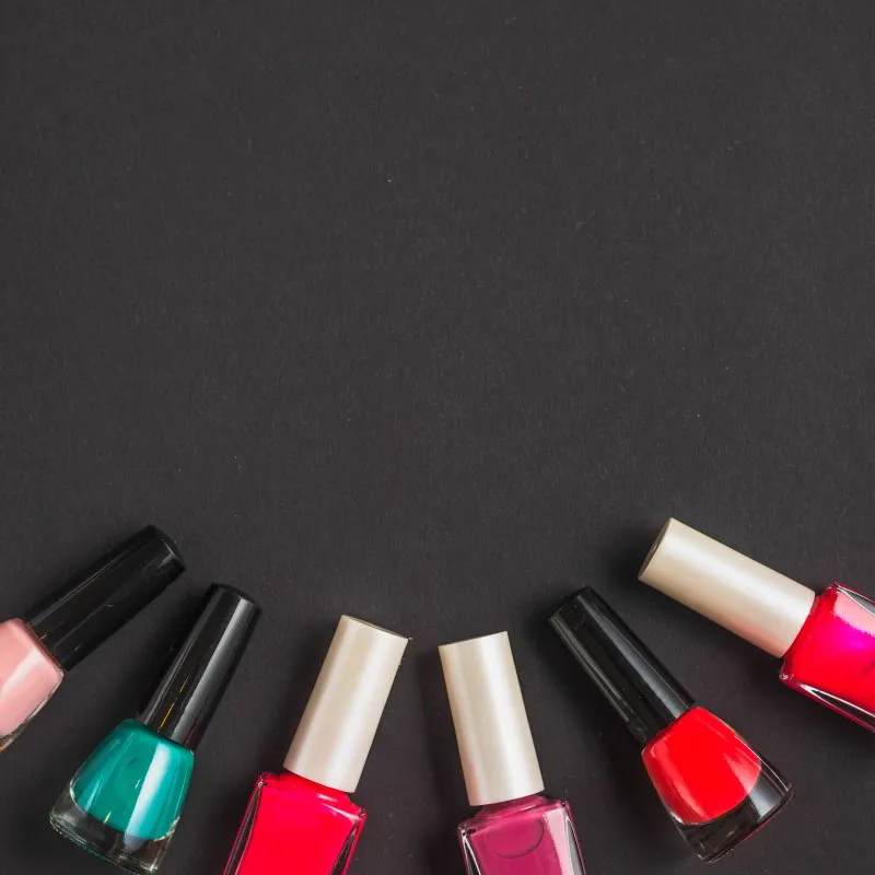 Cat Kuku Berwarna Gelap Atau Top Nail Coat