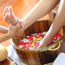 Membuat area tangan dan kaki halus dan lembut