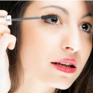 Maskara tipis atau berwarna transparan