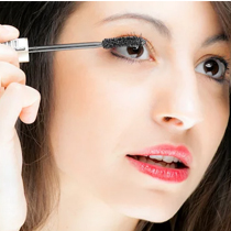 Maskara tipis atau berwarna transparan