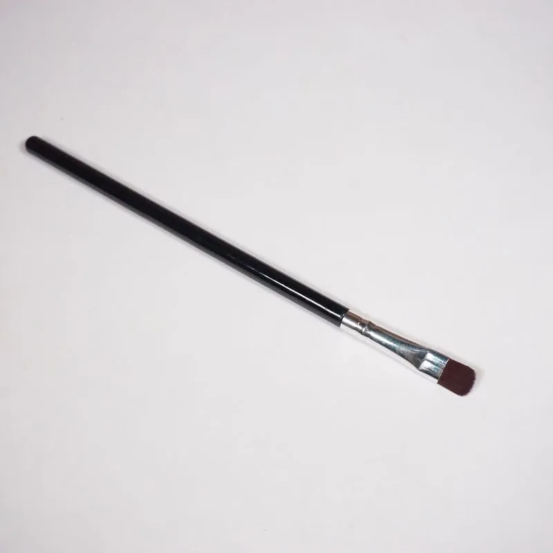 Eyeshadow blending brush