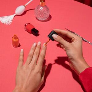 6. Hiaslah dengan cat kuku atau hiasan lainnya