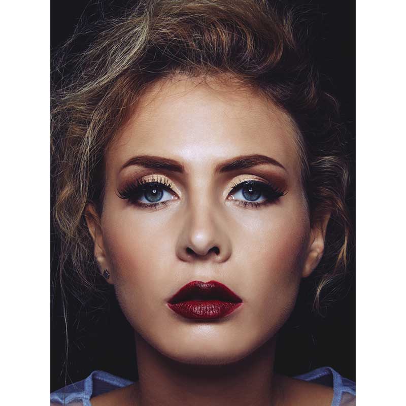 Lipstik warna burgundy atau deep wine