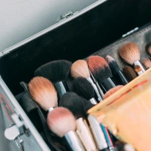 Cara Membersihkan Brush Make Up