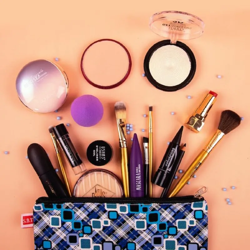 Gunakan Produk Make Up yang Sesuai dengan Jenis Kulit
