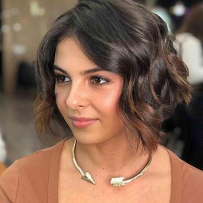 Tampilan Rambut Bob Bergelombang