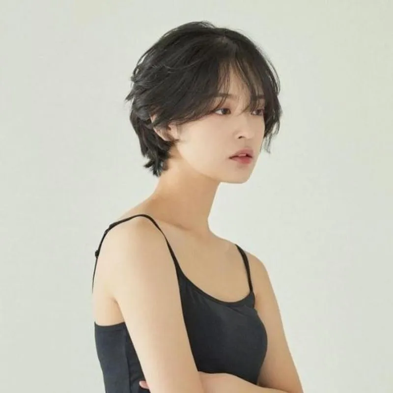 Model Rambut Pixie dengan Poni