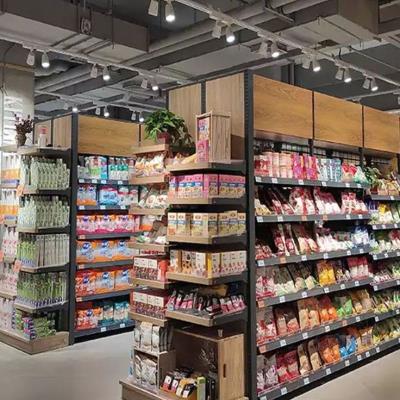 Penggunaan Rak dan Display yang Variatif