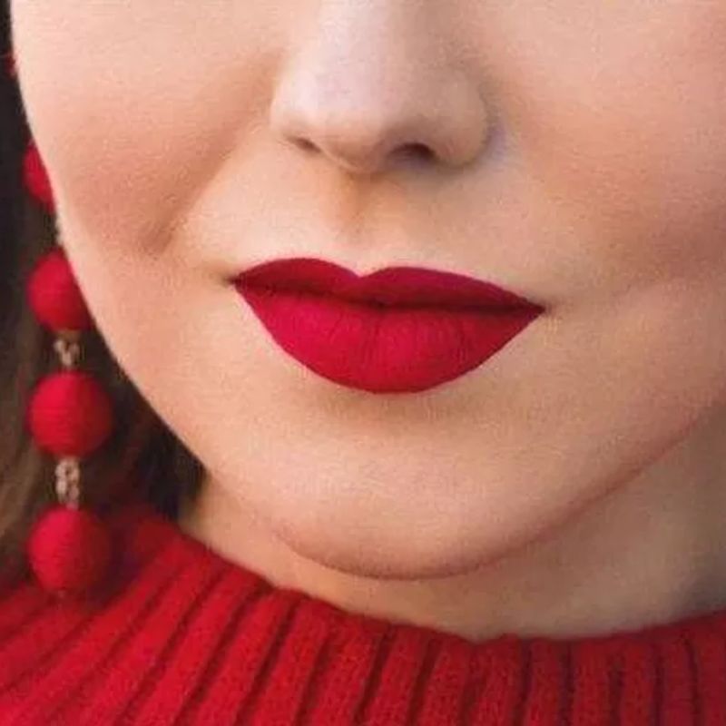 Warna Merah atau Maroon