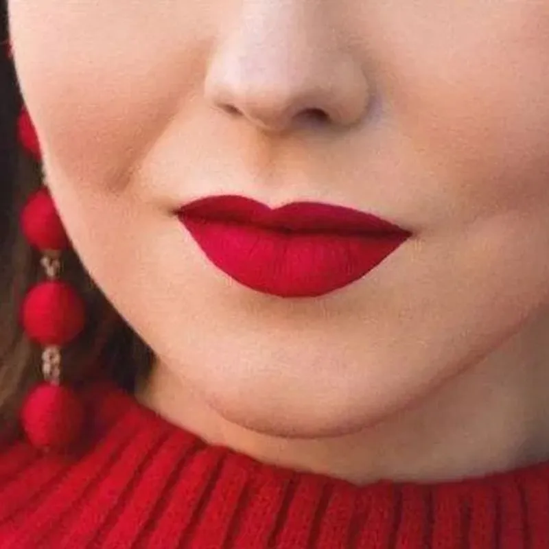 Warna Merah atau Maroon