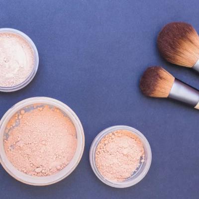 Set Makeup dengan Bedak