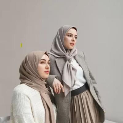 Gunakan Hijab  