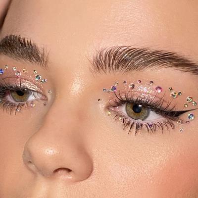 Makeup dengan Eyeshadow Shimmer