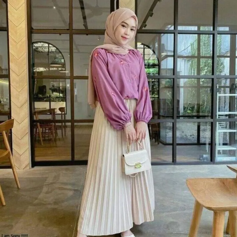 Kemeja dan Rok Plisket