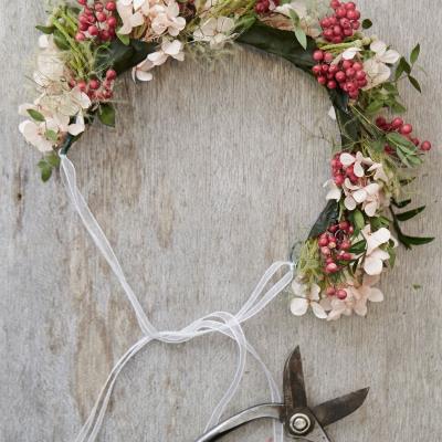 Bando dengan Hiasan Bunga