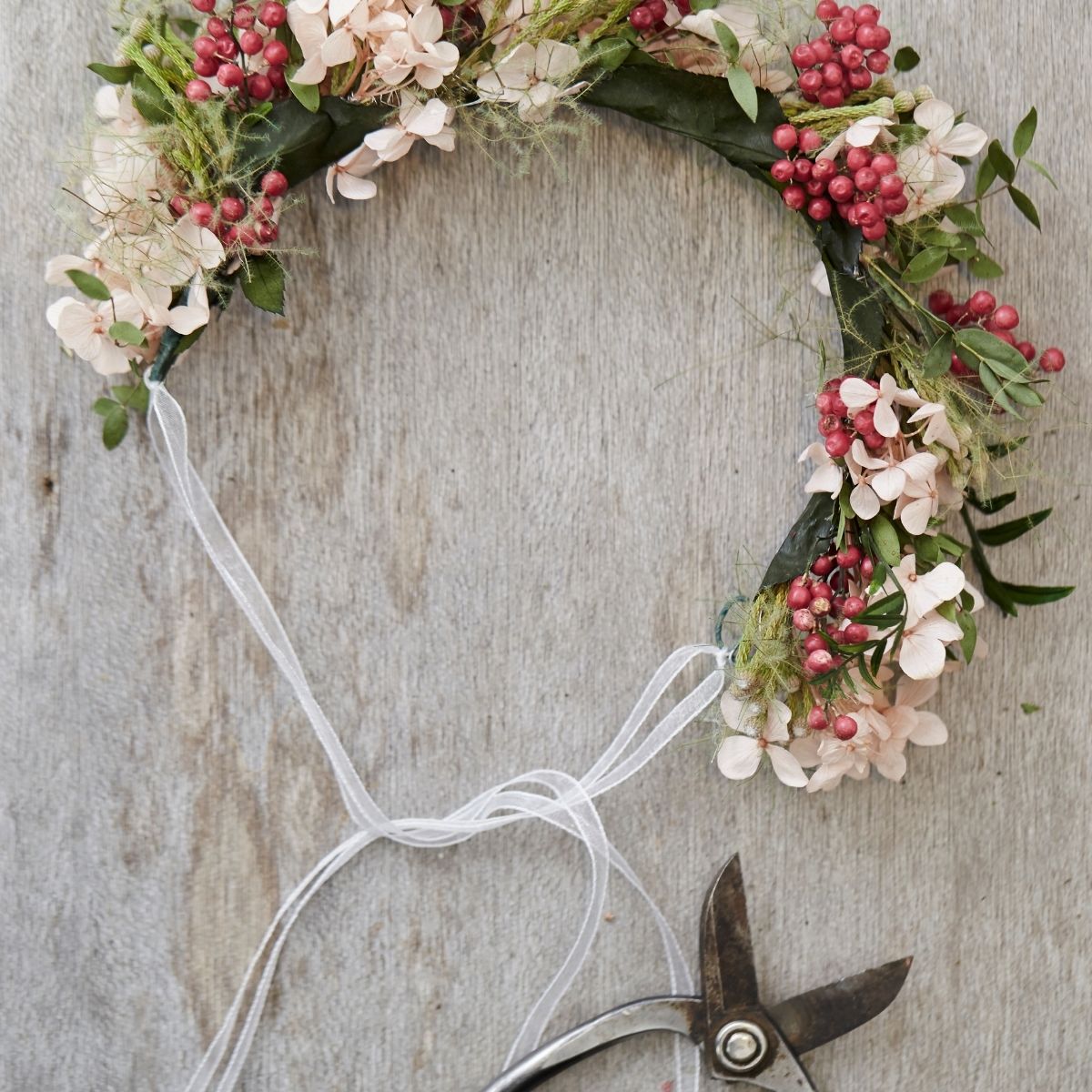 Bando dengan Hiasan Bunga