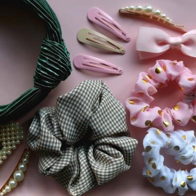 5. Jepit Rambut dan Bando