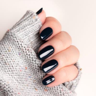 2. Apa Itu Cat Kuku Glossy?