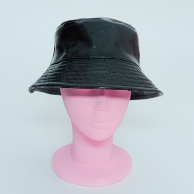 4. Topi Bucket