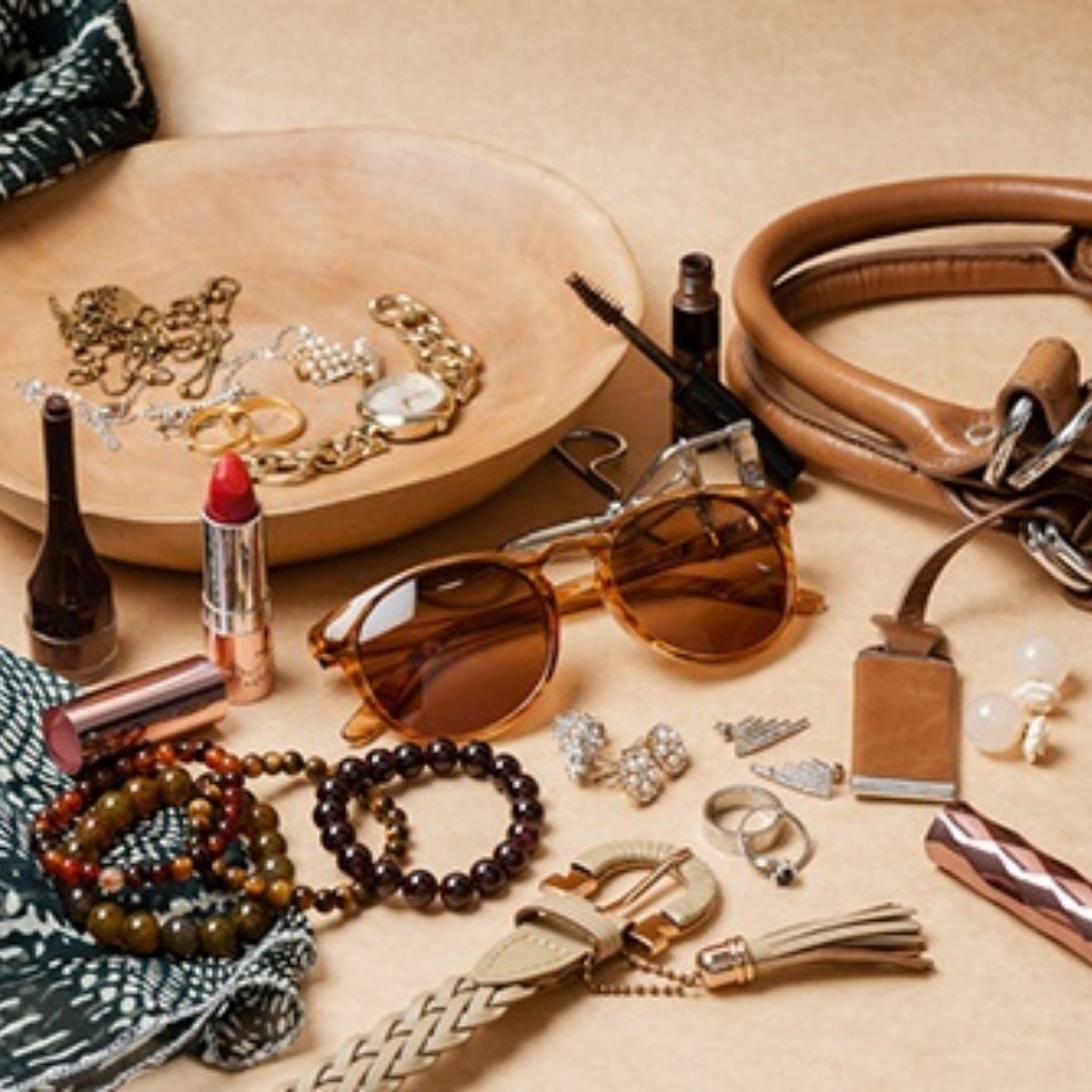 Kriteria Aksesoris yang Wajib Dibawa