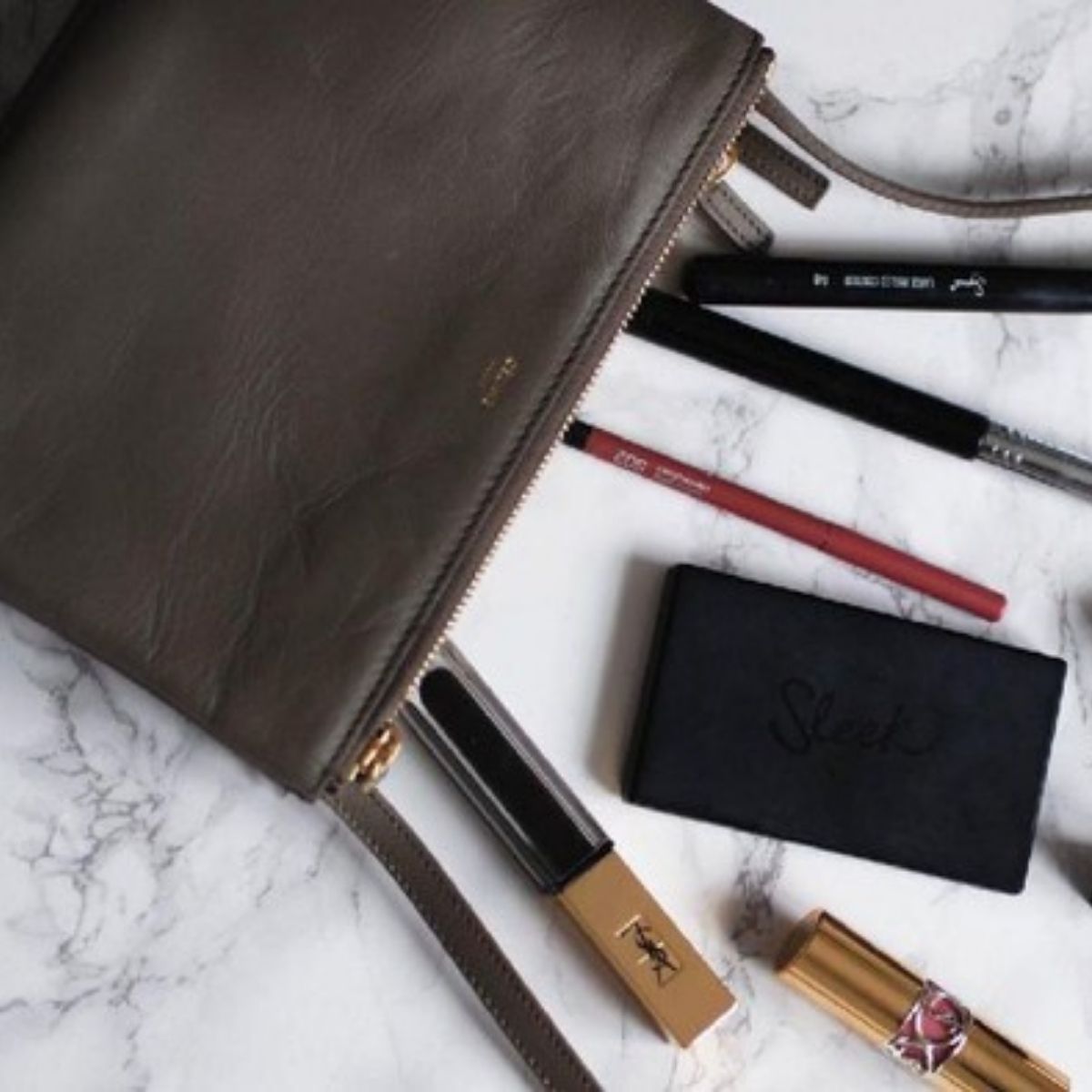 Tips Menyusun Isi Tas Agar Tetap Rapi dan Ringan