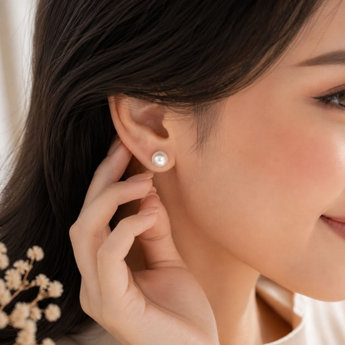 Cara Memadukan Anting dengan Gaya Rambut untuk Wajah Bulat
