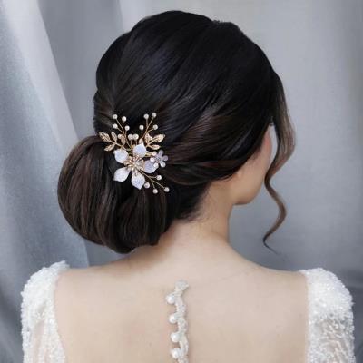 Inspirasi Model Rambut Pendek yang Cocok Dipadukan dengan Sirkam
