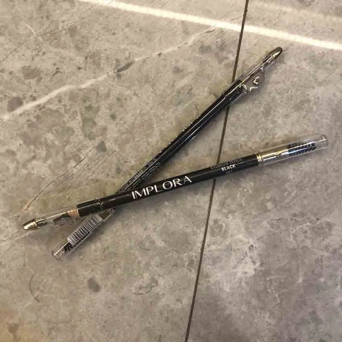 Pensil Alis Mekanik atau Rautan, Mana yang Cocok untuk Pemula?