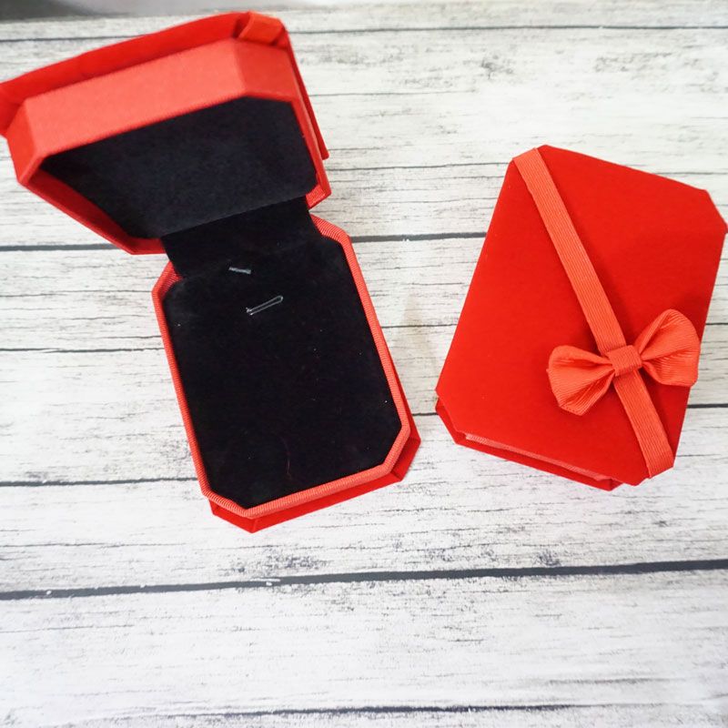 Tempat Kalung - GC-640